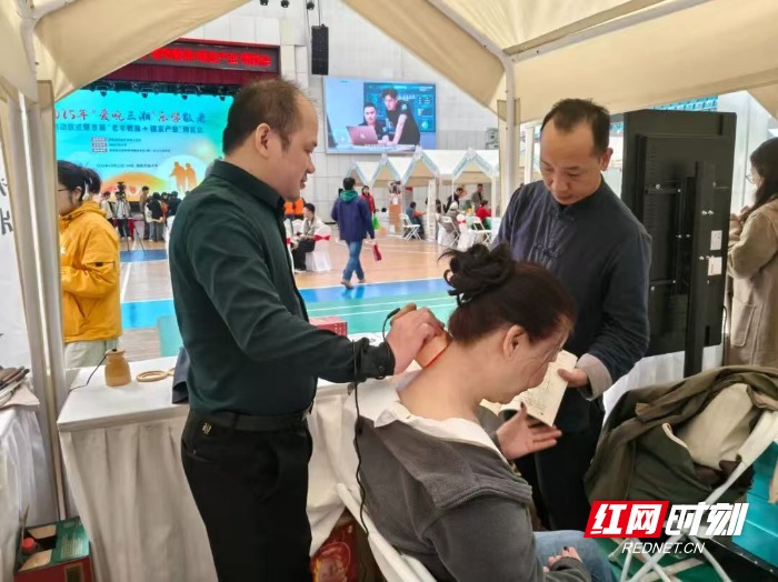 非遗养生赋能老年生活，株洲扶阳罐疗法亮相乐学敬老活动